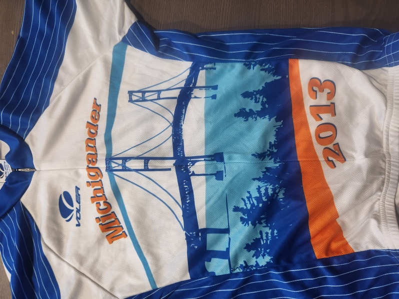 Product Description: All Michigander jerseys are crafted with elite fabrics and advanced fit technology to provide the most comfortable riding experience. Utilizingindustry-leading fabric, these jerseys are designed to wick moisture from the surface of the skin and push it to the face of the jersey where it quickly evaporates. Voler jersey</br></br>Features:</br></br>Raglan style sleeves or sleeveless</br>Full length zip-up</br>Three rearcargo pockets</br>Elastic at sleeve cuff and waist</br> Michigander Jersey 2013